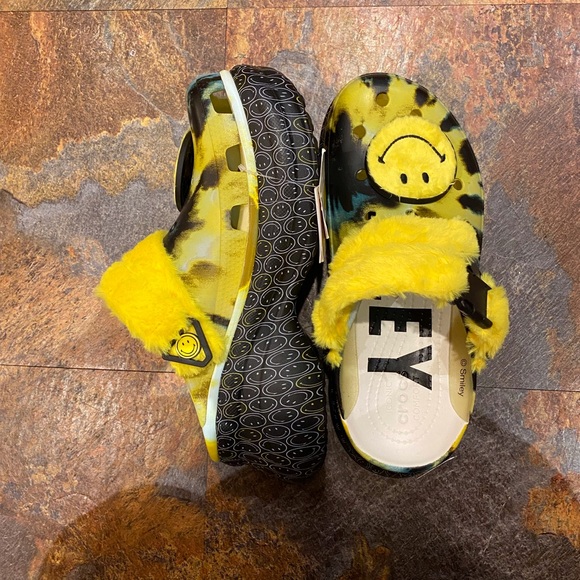 Smiley World x crocs collab bae clog - Picture 2 of 4